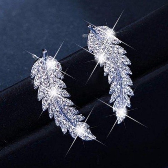 NEW 18K White Gold Diamond Marquis Leaf Earrings - Picture 3 of 5